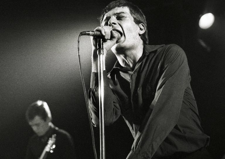 Así recordamos a Ian Curtis a 40 años de su muerte Esquire
