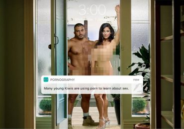 Gobierno de Nueva Zelanda usa a dos actores porno desnudos en anuncio
