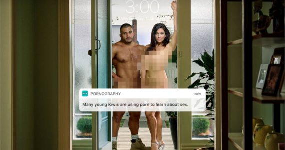 Gobierno de Nueva Zelanda usa a dos actores porno desnudos en anuncio