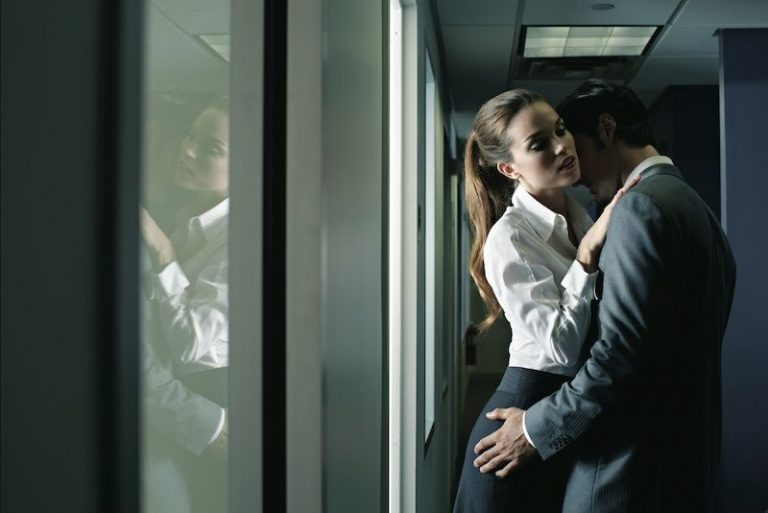 8 reglas básicas del romance en la oficina 