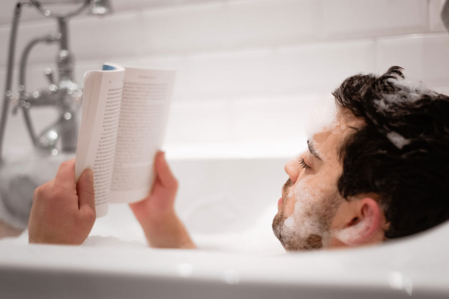 Como Banarse En Cuarentena 8 Consejos Para Disfrutarlo Esquire