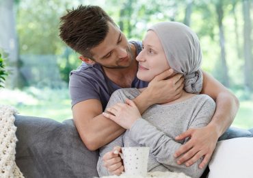 Cómo debe acompañar el hombre a una mujer amada que padece cáncer de mama