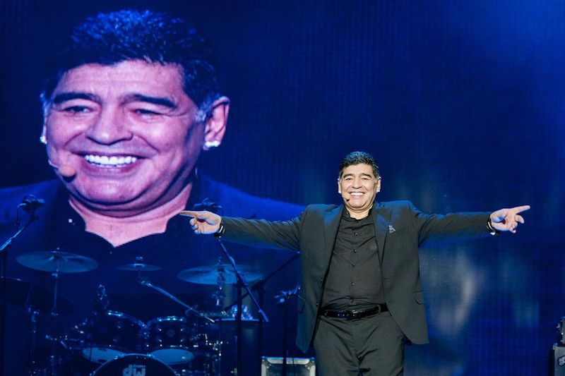 Muere Maradona cima