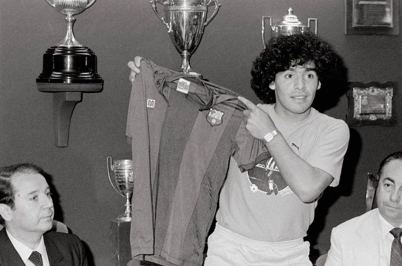 Muere Maradona Iniesta