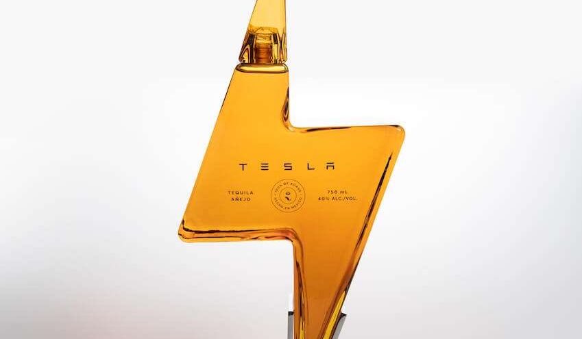 Tesla Tequila botella