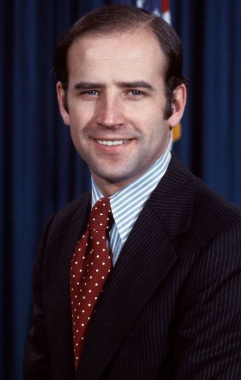 Joe Biden estilo traje