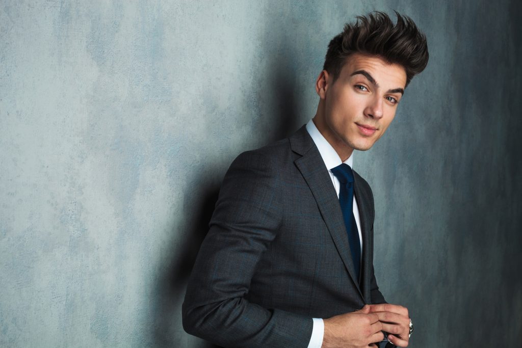 Cabello de hombre con fleco largo