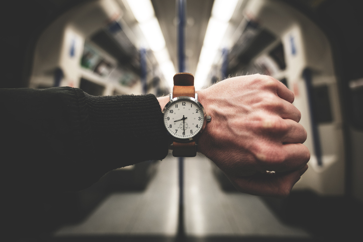 reloj de pulsera análogo