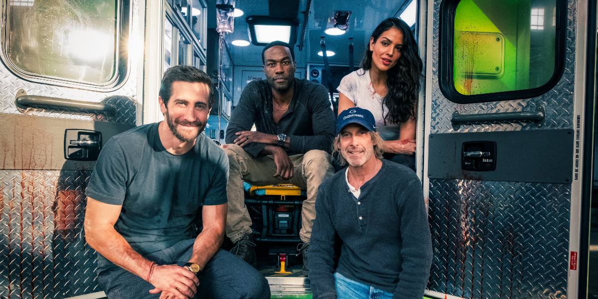Eiza González junto a Michael Bay y el elenco de Ambulance