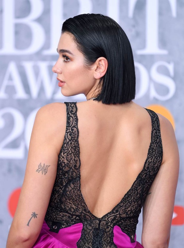 Dua tiene tatuada una palmera en honor a LA