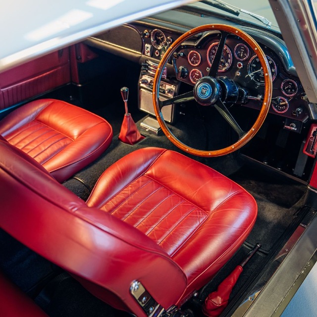Interior del Aston Martin Db5