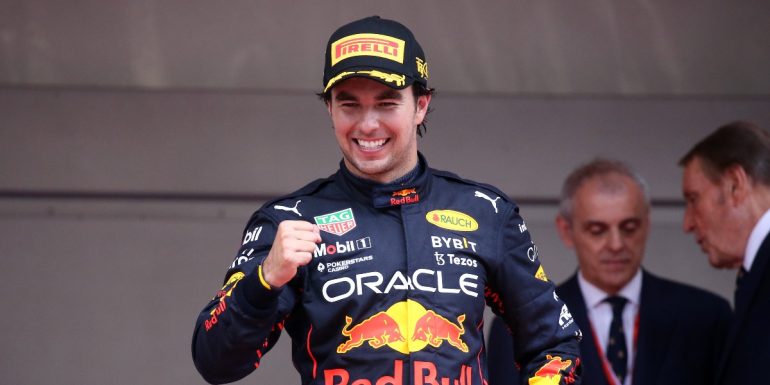Sergio Pérez renueva con Red Bull
