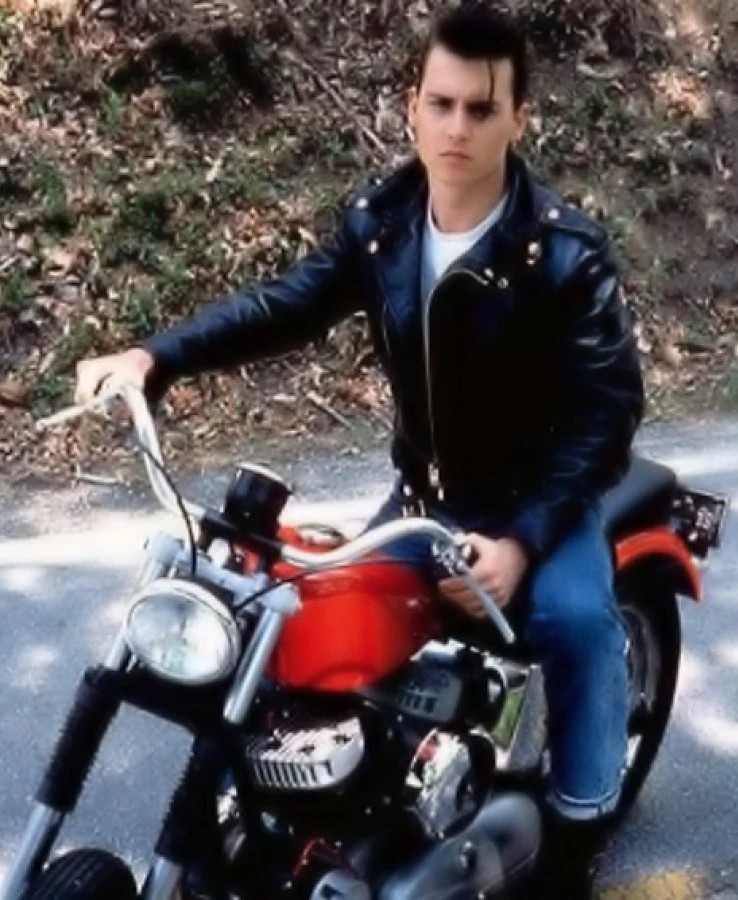 Johnny Depp y su moto de Cry Baby